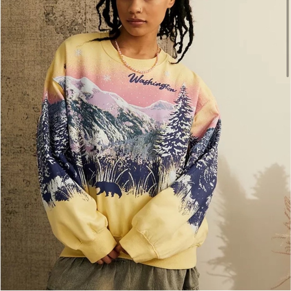 Urban Outfitters Yellow Oversized Washington Graphic sweatshirt